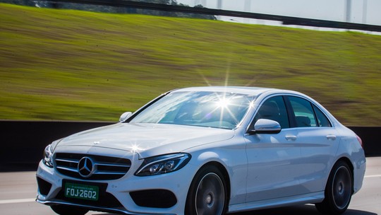 Mercedes-Benz faz recall de dois modelos por falha em airbag