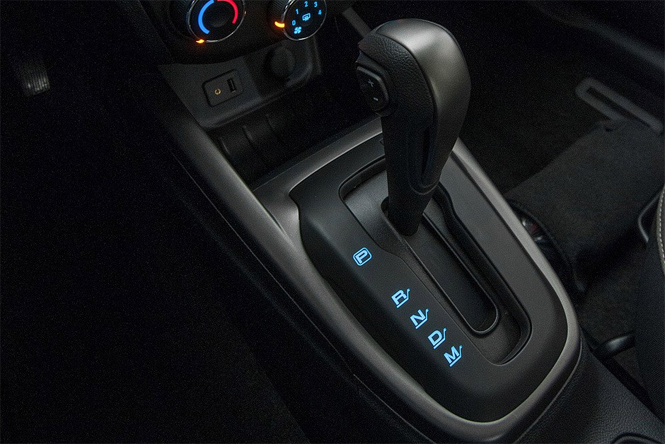 Chevrolet Onix LTZ automático (<a href="http://revistaautoesporte.autonewsbrasil.webbfinanceiro.com/Noticias/chevrolet/onix/noticia/2013/07/chevrolet-lanca-onix-e-prisma-com-cambio-automatico.html">saiba mais</a>)
