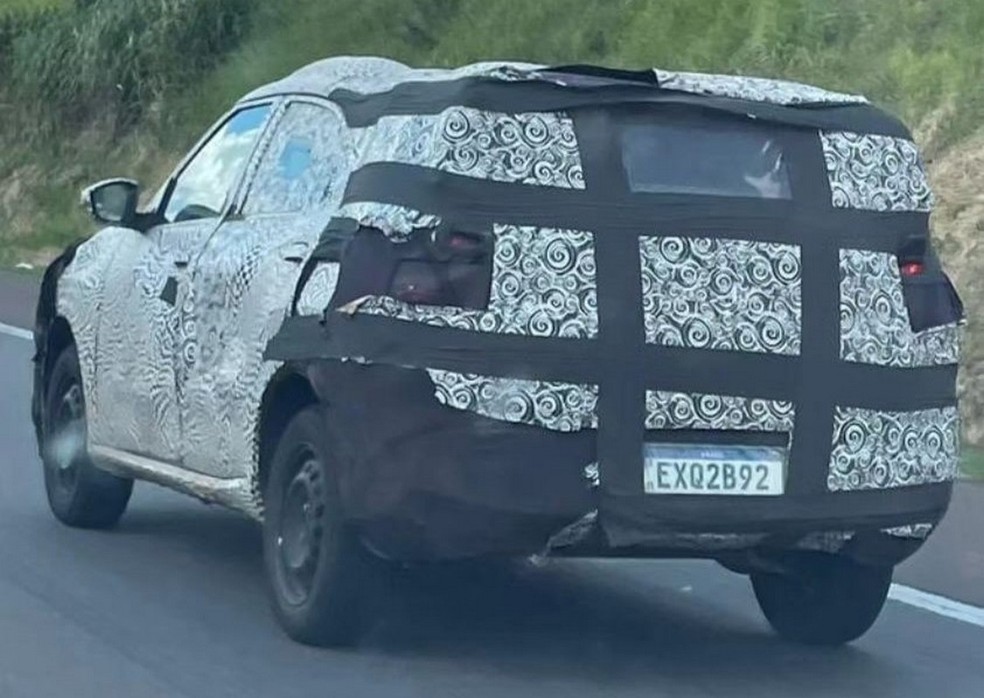 Citroën Basalt tem traseira mais acentuada por ser cupê — Foto: Reprodução / Instagram @nanaomotorsjau