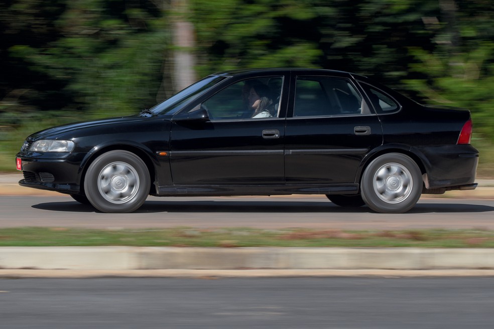 Chevrolet Vectra GLS 2000 é um veículo de ótimo acabamento — Foto: Murilo Góes/Auto News Brasil