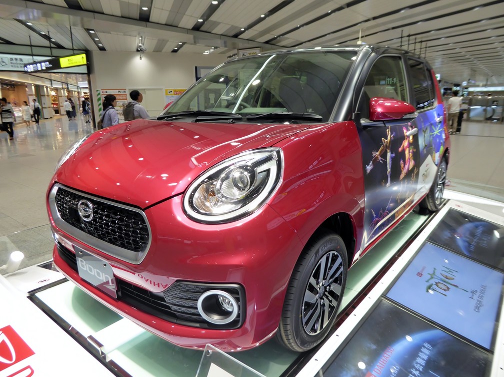 Daihatsu Boon é vendido atualmente no Japão — Foto: Tokumeigakarinoaoshima/CC
