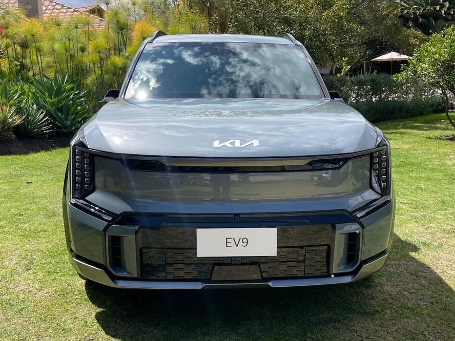 Kia EV9 chega por quase R$ 800 mil