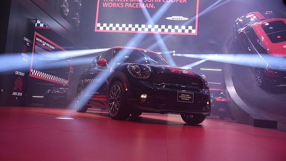 Mini John Cooper Works Paceman é estrela no estande da marca (Foto: AFP) — Foto: Auto Esporte