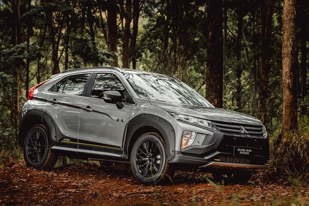 A Outdoor traz adesivos e ganchos na dianteira em cores diferentes da carroceia (Foto: Divulgação ) — Foto: Auto Esporte