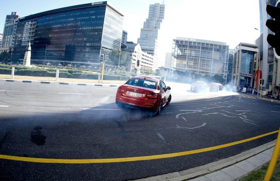 BMW faz show de drift (Foto: Divulgação) — Foto: Auto Esporte