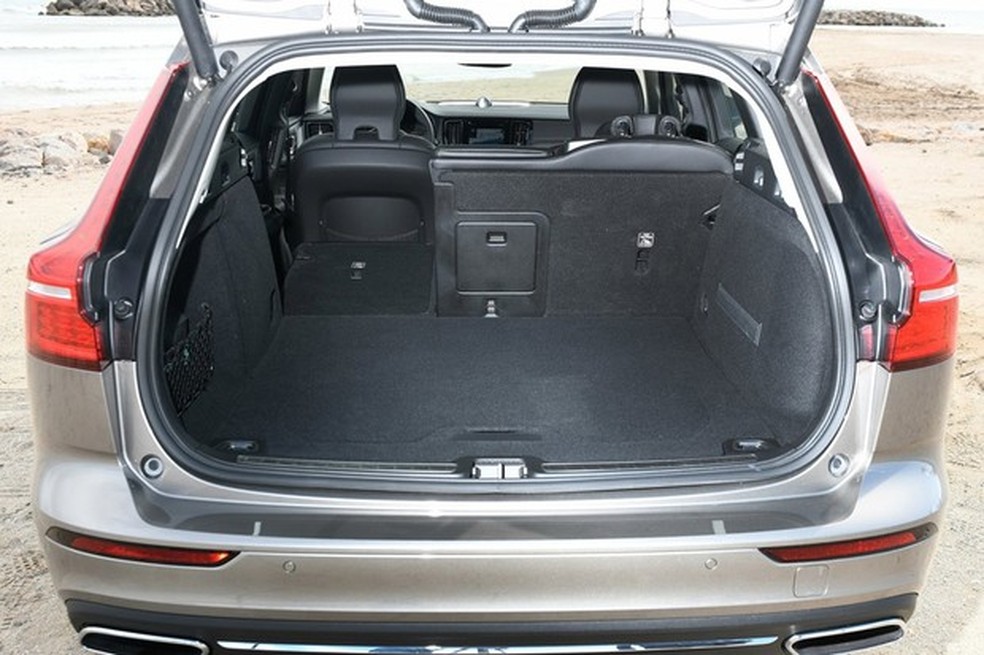 Porta-malas é muito maior do que o do V60 antigo (Foto: Divulgação) — Foto: Auto Esporte