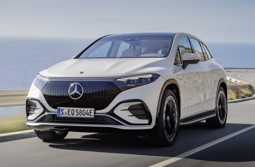 Mercedes-Benz EQS SUV é um SUV tecnológico mais legal e barato que o irmão sedã — Foto: Divulgação