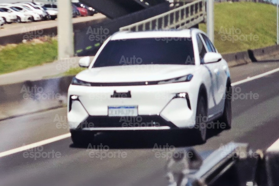 Geely Galaxy Starship 7 já roda no Brasil e está pronto para estreia