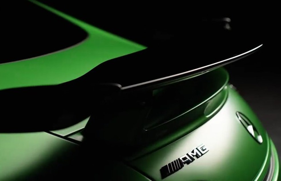 Teaser do Mercedes-AMG GT R (Foto: Reprodução/Youtube) — Foto: Auto Esporte