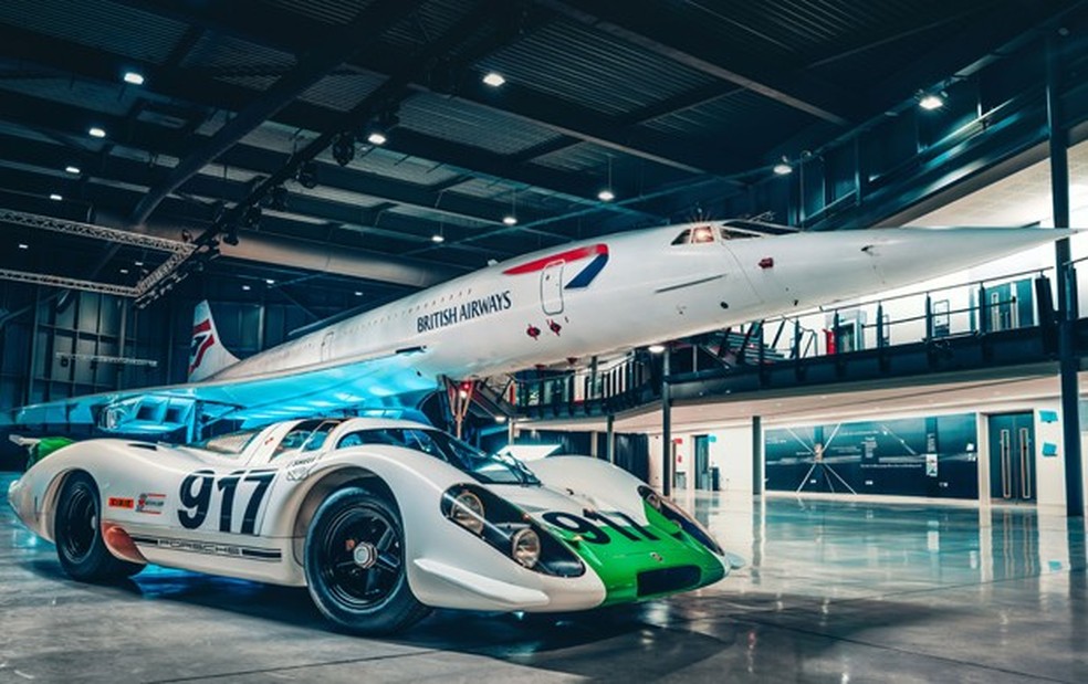 O encontro entre o Porsche 917 e o Concorde foi realizado na Inglaterra (Foto: Divulgação) — Foto: Auto Esporte
