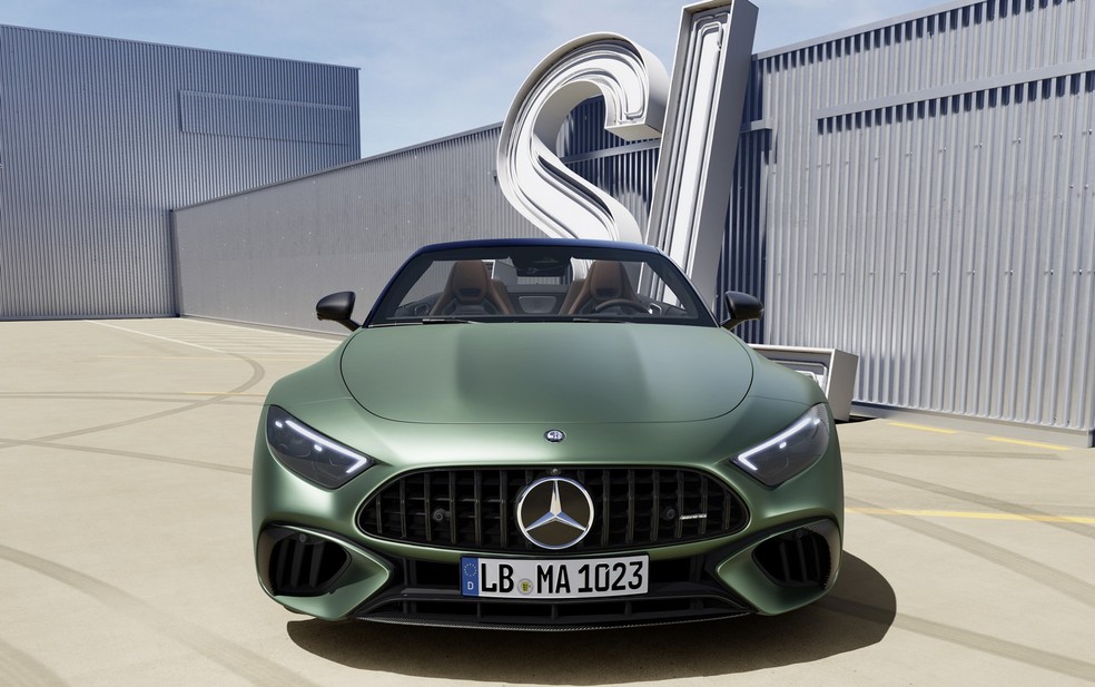 Mercedes-AMG SL 63 SE Performance tem mais de 800 cv de potência — Foto: Divulgação