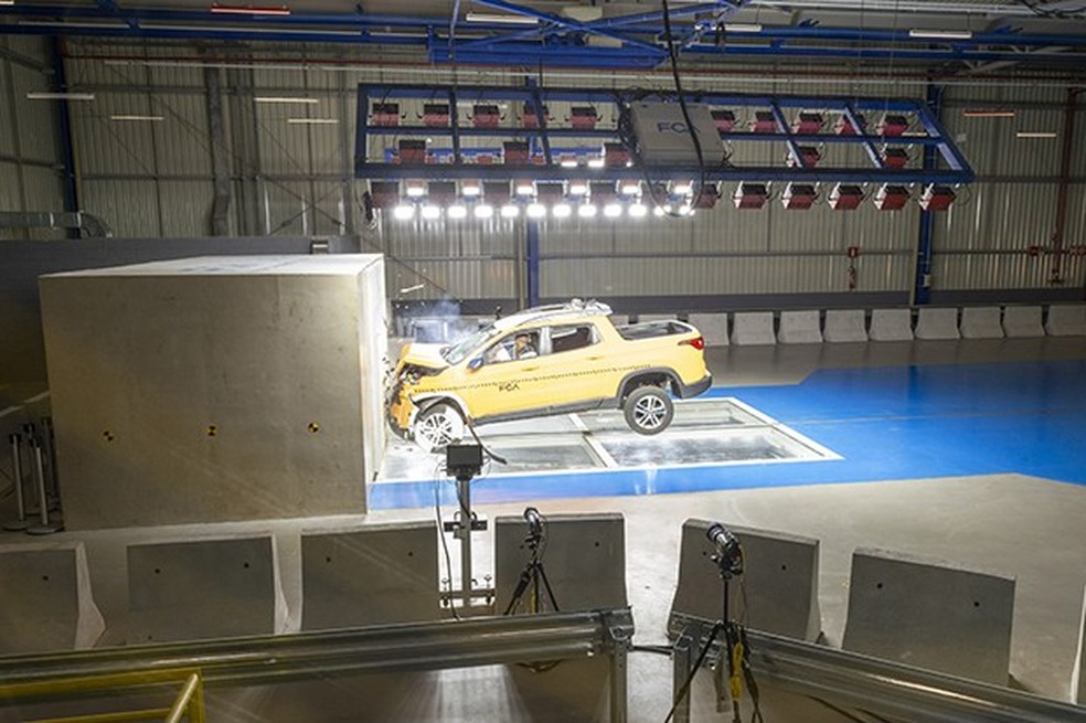 Primeiro crash test realizado no local foi com uma Fiat Toro (Foto: Divulgação) — Foto: Auto Esporte