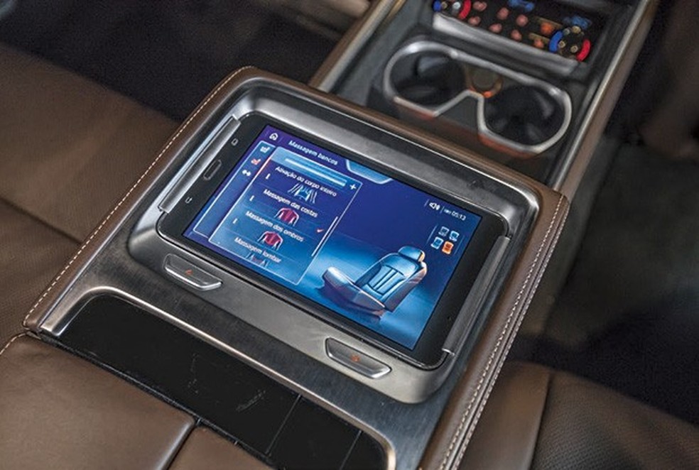 Internet das coisas Quando chega a hora da troca de óleo, o carro pode indicar uma concessionária, "consultar" o dono e fazer o agendamento. No conceito da Internet das Coisas, sistemas como o GM OnStar vão poder oferecer mimos: "O trajeto já é conhecido, então, o carro pergunta se a pessoa quer pegar uma pizza e fazer o pedido, que será retirado ao passar", diz Carlos Tunes, da área de soluções cognitivas da IBM. (Foto: Marcos Camargo) — Foto: Auto Esporte