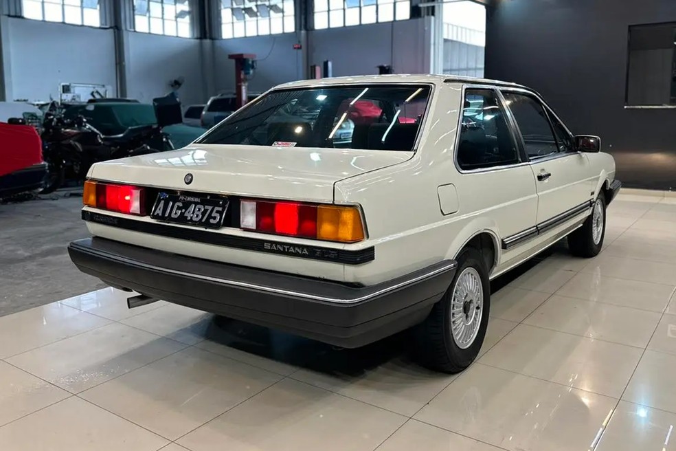 Volkswagen Santana GLS 1987 à venda tem placa preta — Foto: Divulgação/Padrão Misa