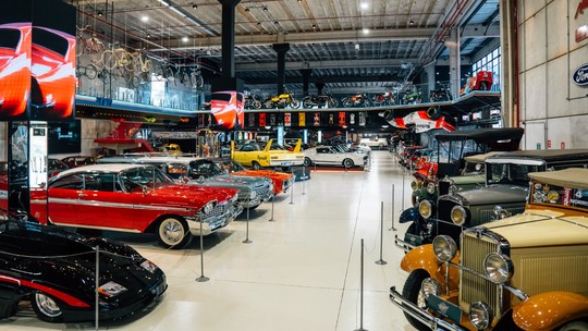 Com Plymouth Superbird e Corvette Split Window, museu de carro antigo abre as portas em São Paulo