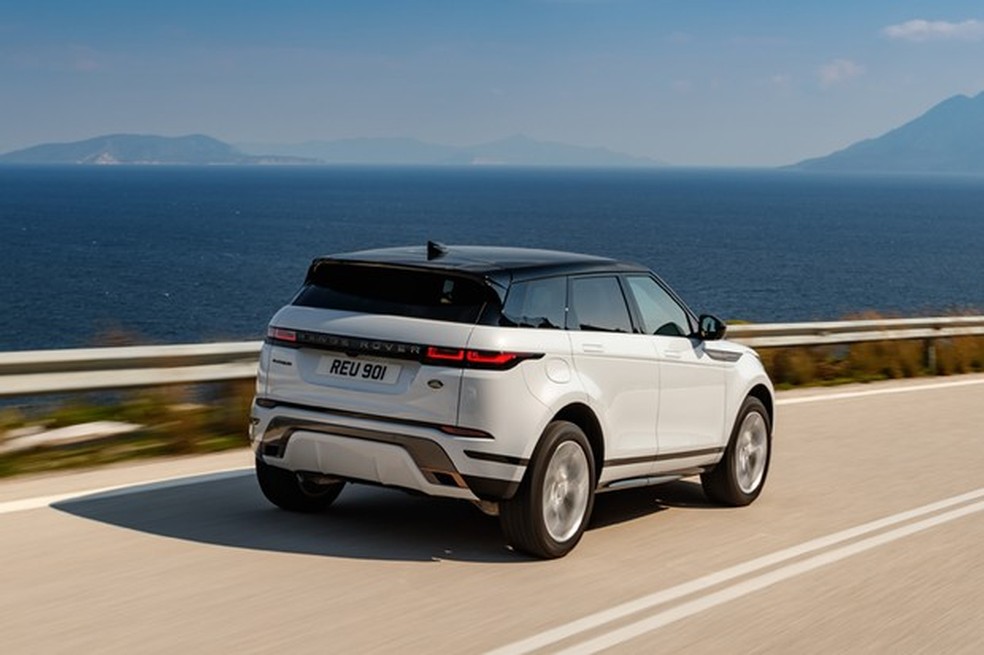 Nova assinatura de estilo da Range Rover deixa o Evoque bem parecido com o Velar (Foto: Divulgação) — Foto: Auto Esporte