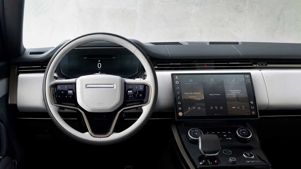 Painel do Range Rover Sport 2023 segue a mesma identidade visual do modelo anterior — Foto: Divulgação