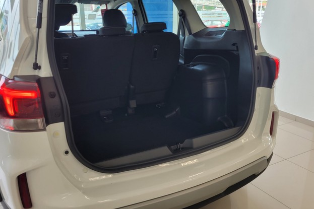 Chevrolet Spin LT - porta-malas