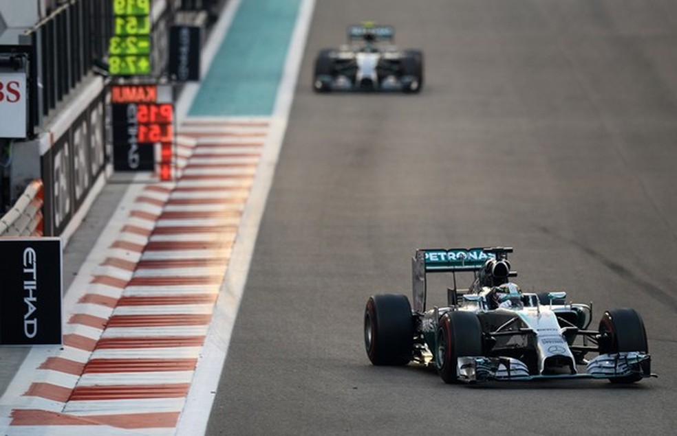 Domínio prateado. Mercedes venceu 16 das 19 corridas do ano (Foto: Divulgação) — Foto: Auto Esporte