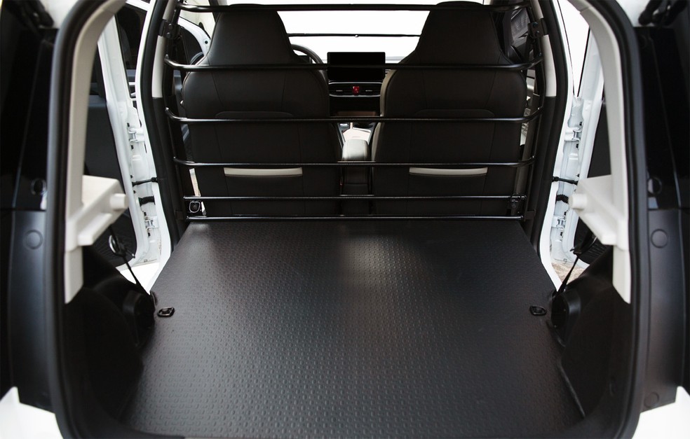 Compartimento de carga do Jac E-JS1 Cargo — Foto: Divulgação