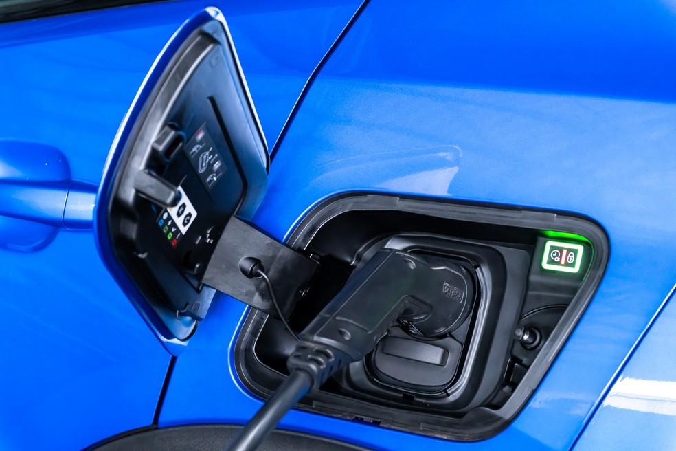 Carros elétricos e híbridos têm isenção de IPVA ou descontos em vários estados — Foto: Divulgação/Peugeot