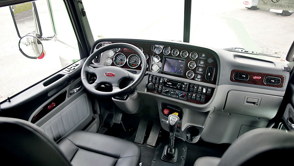 Peterbilt 389 teria custado mais de R$ 2 milhões cada — Foto: Divulgação
