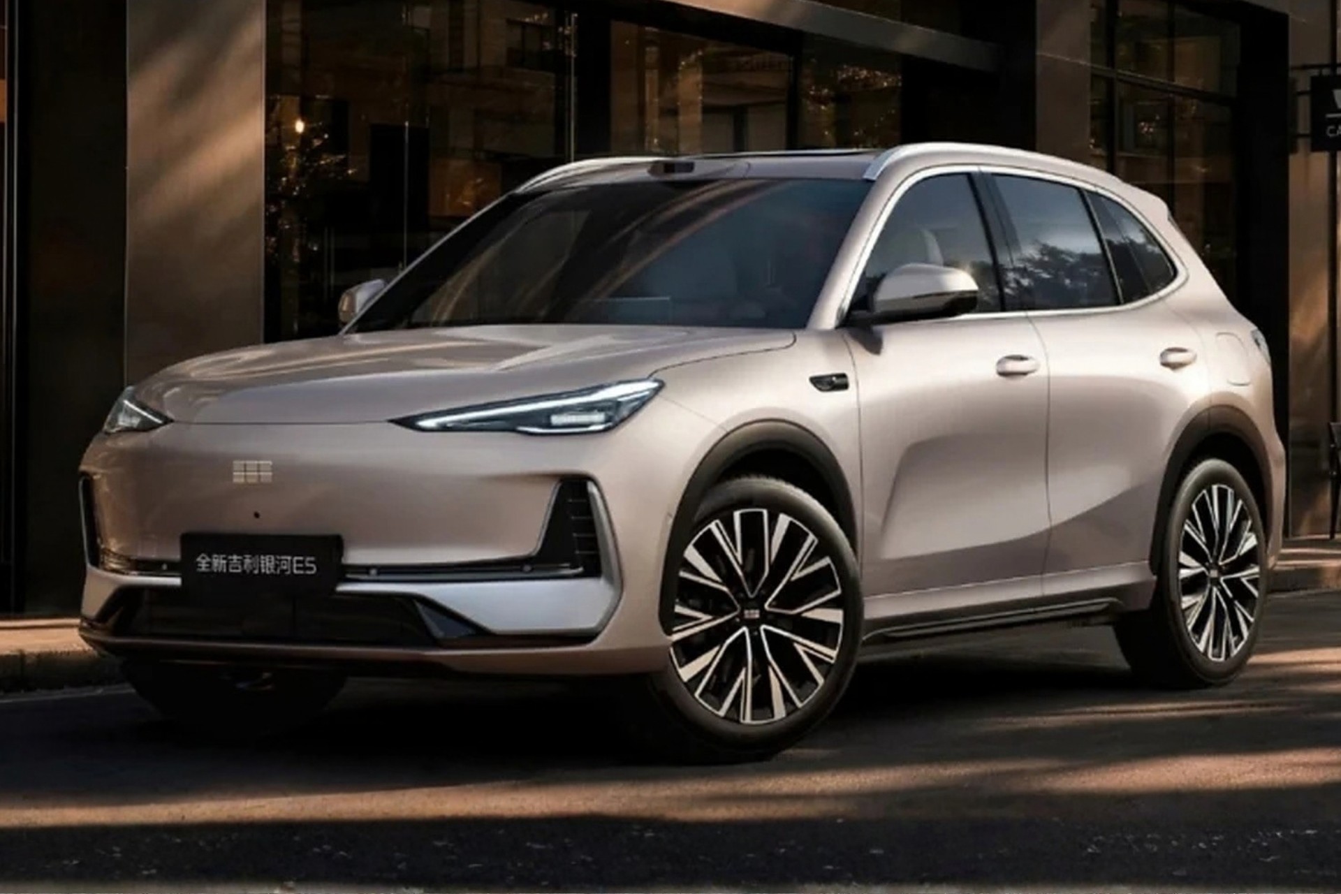 Novo Geely EX5 elétrico tem 329 cv, bateria maior e autonomia de até 635 km
