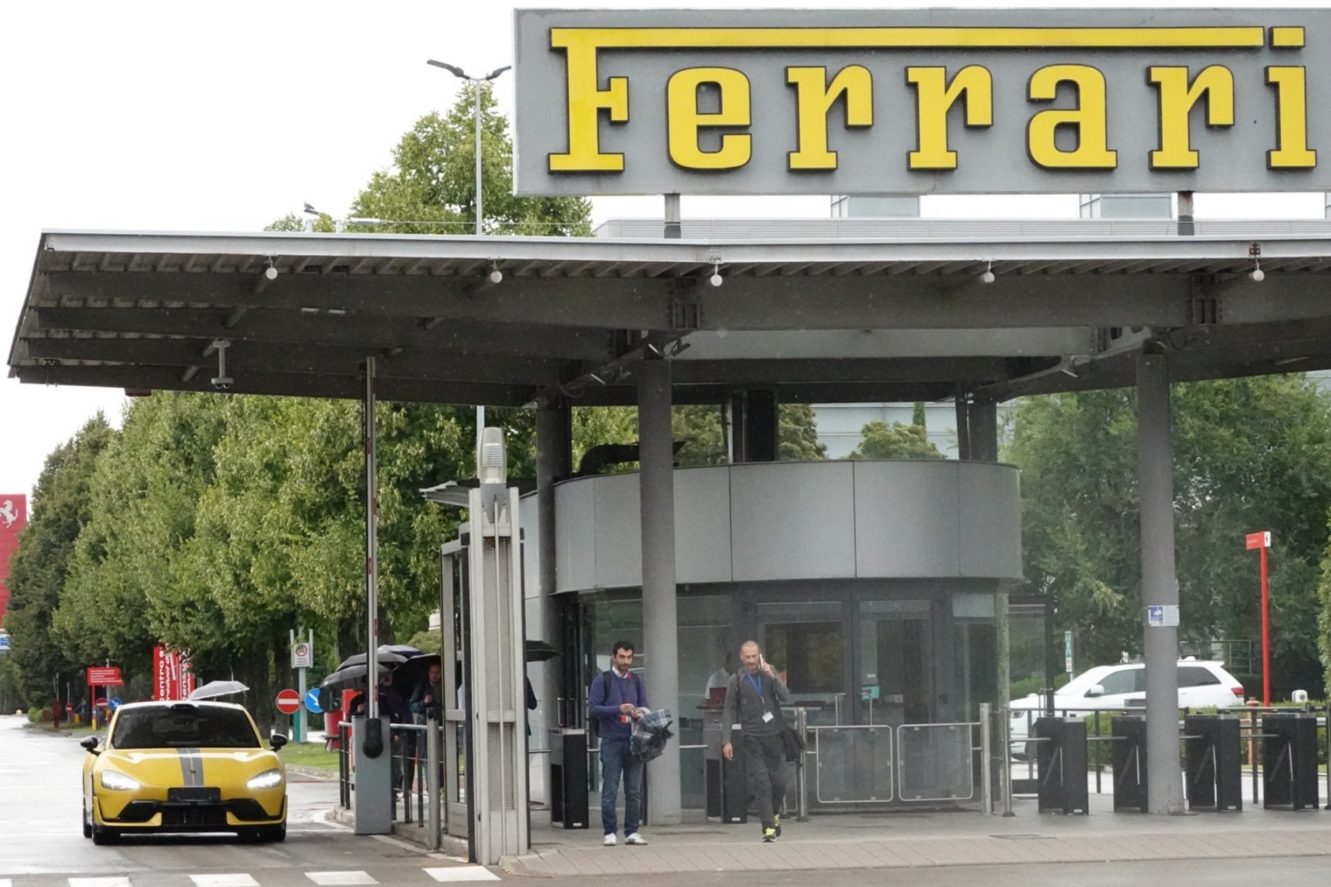 Flagra: Ferrari testa Xiaomi de 1.500 cv para criar novo esportivo elétrico