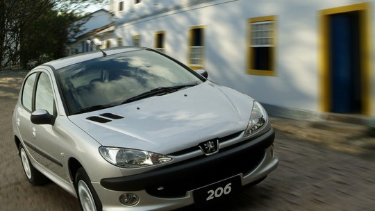 Veja 5 bons carros usados de até R$ 15 mil para quem precisa economizar