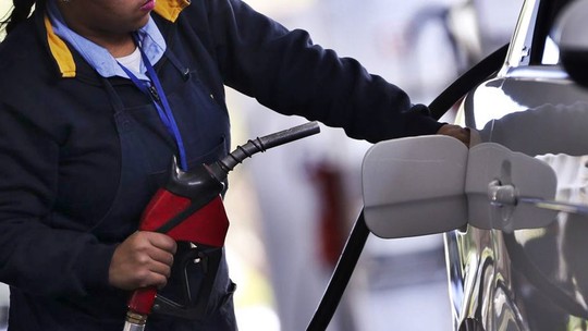 Preço da gasolina é de R$ 5,59 no Brasil, mesmo com redução pela 2ª semana seguida