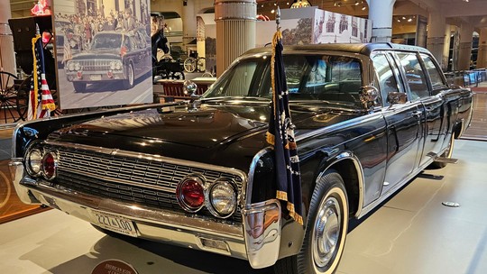 Conhecemos o Lincoln Continental em que John F. Kennedy foi assassinado