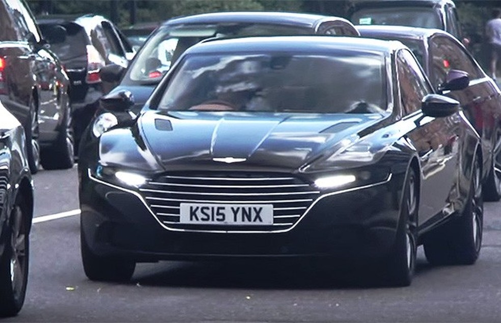 Aston Martin Lagonda flagrado nas ruas (Foto: Reprodução) — Foto: Auto Esporte