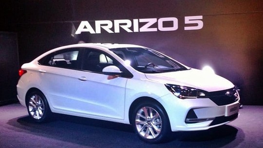 Chery Arrizo 5 estreia em novembro com motor 1.5 turbo, produção nacional e preço a partir de R$ 69 mil