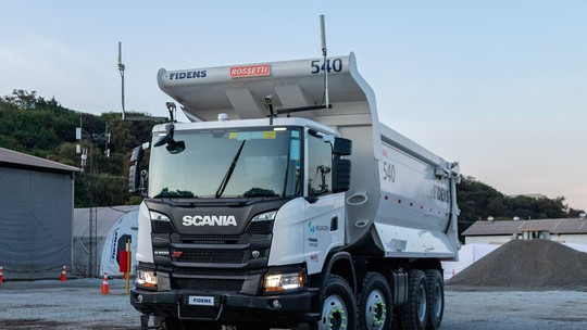 Caminhão de controle remoto não é brinquedo e opera em mineradora no Brasil