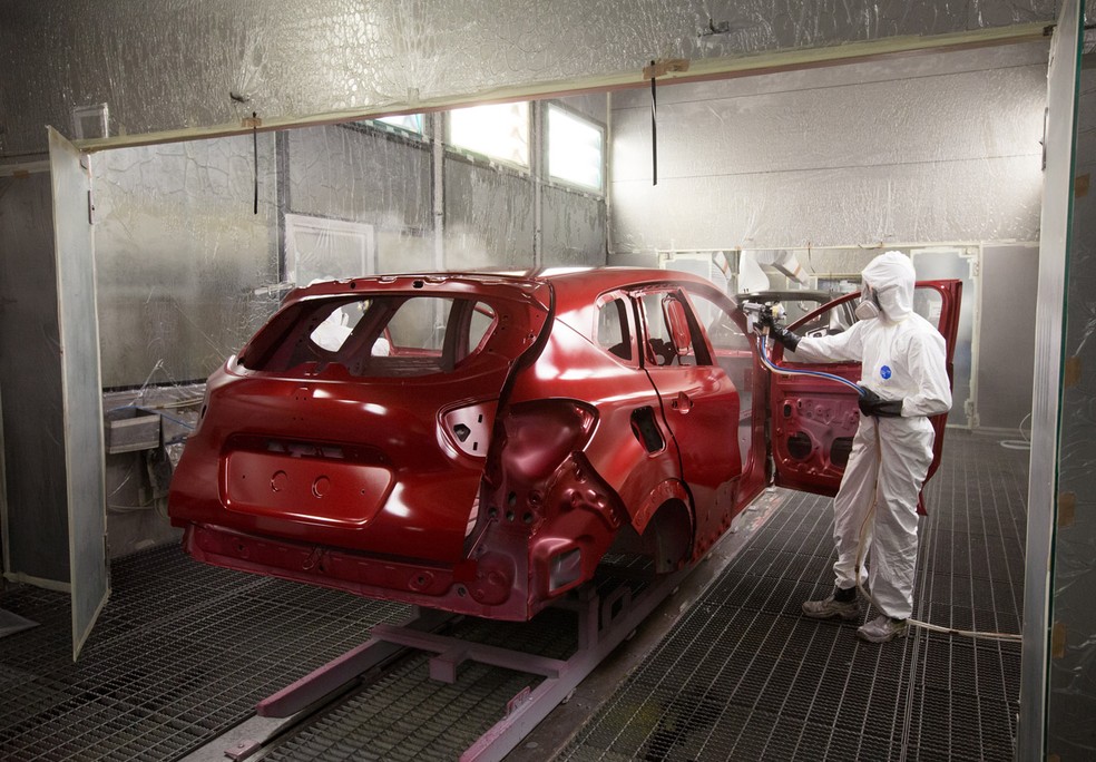 Repintura da carroceria deve ser feita em cabines próprias — Foto: Getty Images