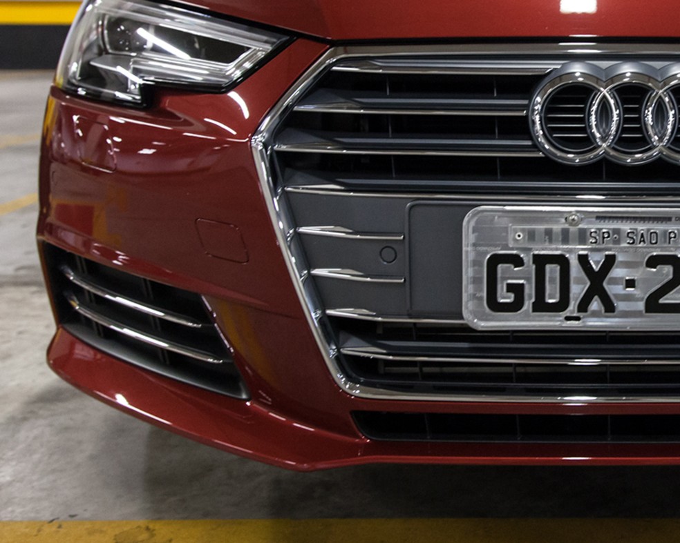 Grade inferior frontal do Audi A4 — Foto: Marcelo Brandt/G1