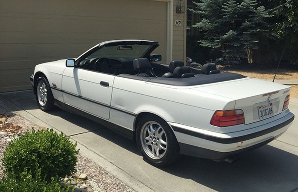 BMW 325i Cabriolet que pertenceu a Steve Jobs está em estado razoável (Foto: Divulgação) — Foto: Auto Esporte