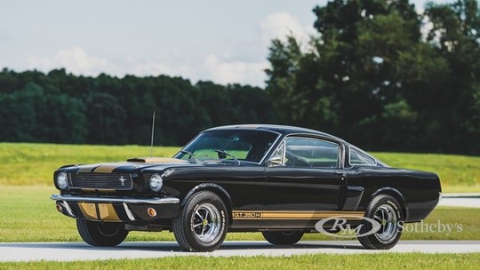 Esse Ford Mustang Shelby GT350 H 1966 é o carro de locadora que todo mundo queria ter, mas custa R$ 1,1 milhão