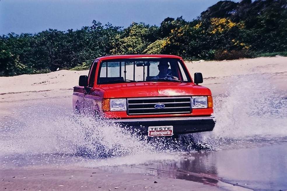 > F-1000 tem bitolas e entreeixos maiores, o que lhe confere melhor estabilidade (Foto: Luca Bassani) — Foto: Auto Esporte