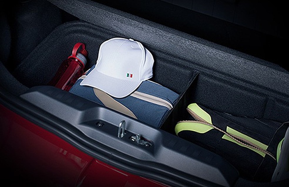 Porta-malas do Fiat Mobi pode vir com caixa organizadora (Foto: Reprodução) — Foto: Auto Esporte