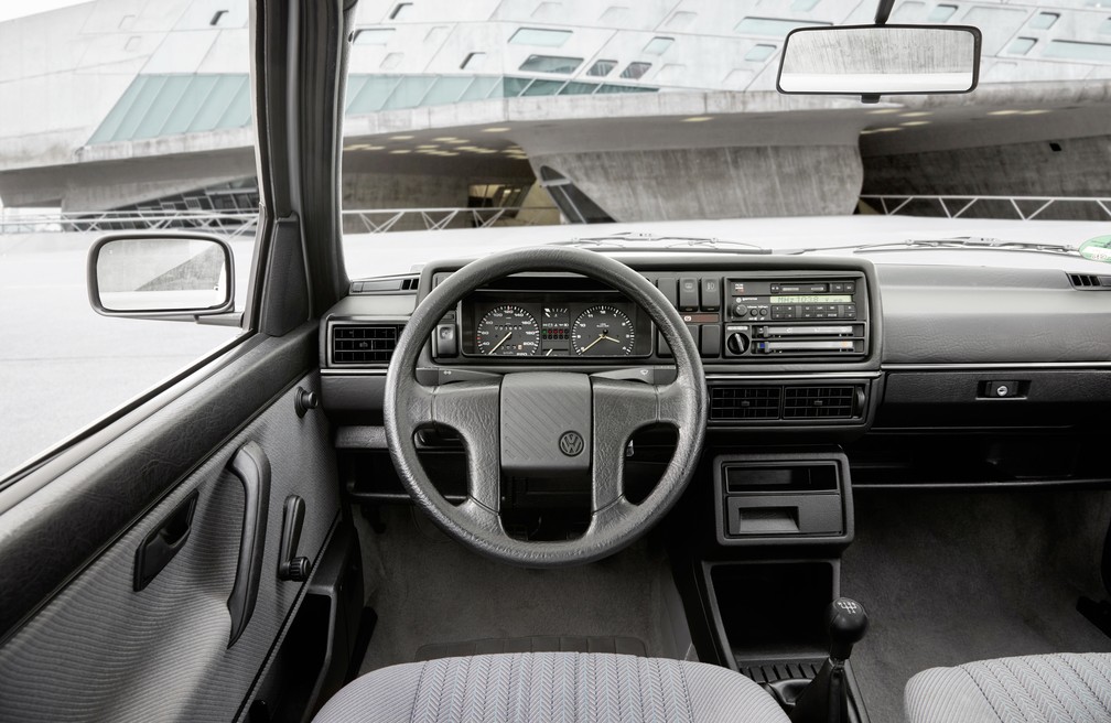Interior do Volkswagen Golf geração 2 — Foto: Divulgação