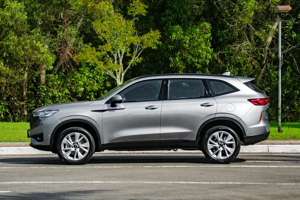 GWM Haval H6 HEV One não conta com teto solar panorâmico e abertura elétrica do porta-malas — Foto: Divulgação