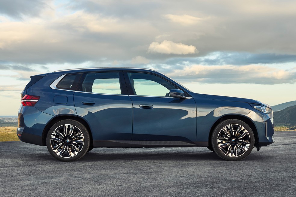 BMW X3 híbrido tem até 90 km de alcance no modo elétrico — Foto: Divulgação