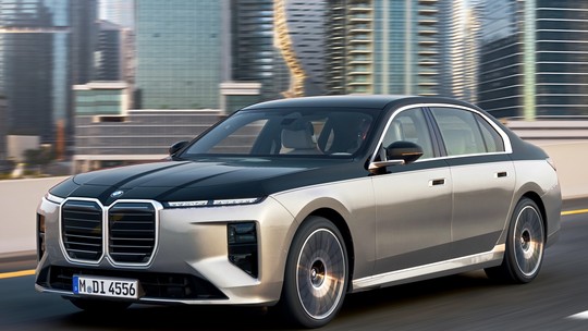 Novo BMW Série 7 tem painel do iX3 e dobra aposta no design ‘luxo exótico’ Novo BMW Série 7 tem painel do iX3 e dobra aposta no design ‘luxo exótico’