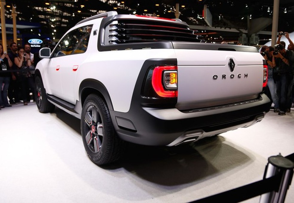 Detalhes como grade no vidro traseiro, portas e lanternas (incluindo a iluminação) vão mudar na versão de produção (Foto: Fabio Aro/Auto News Brasil) — Foto: Auto Esporte