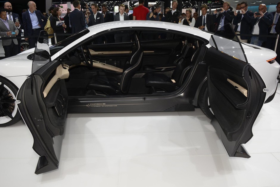 Conceito Porsche Mission E no Salão de Frankfurt 2015