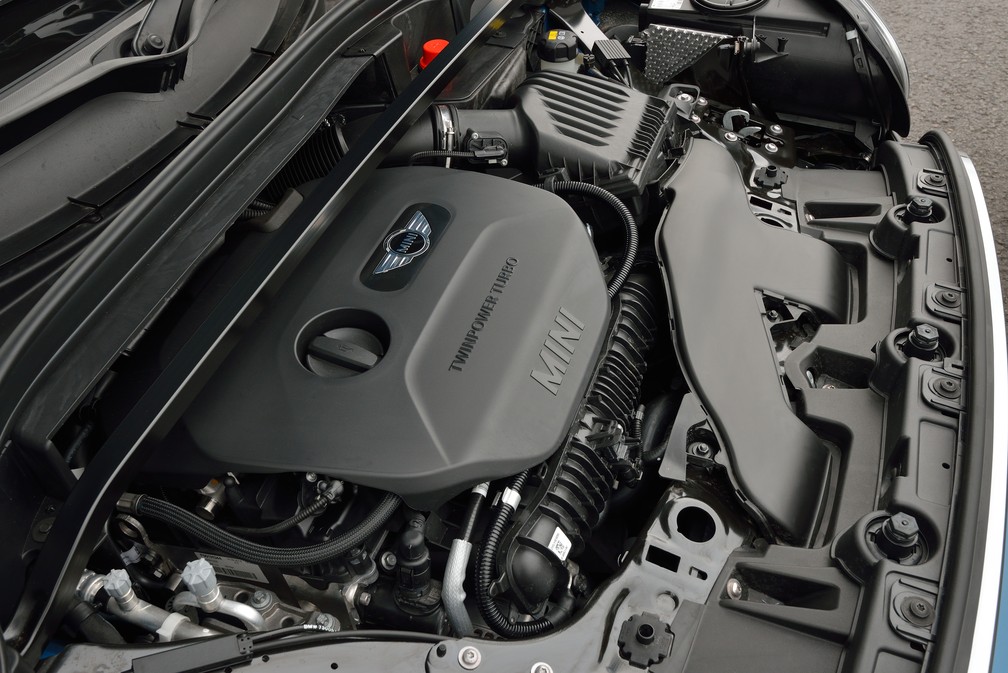 Motor 2.0 do Mini Countryman é o mesmo do BMW X1, e rende 192 cv — Foto: Divulgação