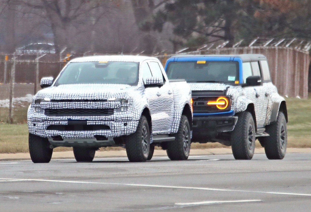 Nova Ford Ranger Raptor aparece em testes nos EUA ao lado do Bronco Raptor
