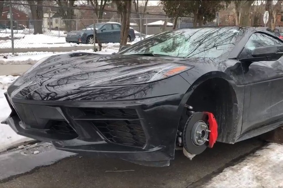 O estado impecável da suspensão e freios indica que o carro foi pouquíssimo rodado (Foto: Reprodução) — Foto: Auto Esporte