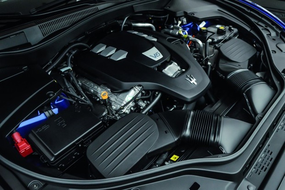 Motor V6 3.0 turbo com injeção direta de gasolina (Foto: André Schaun) — Foto: Auto Esporte